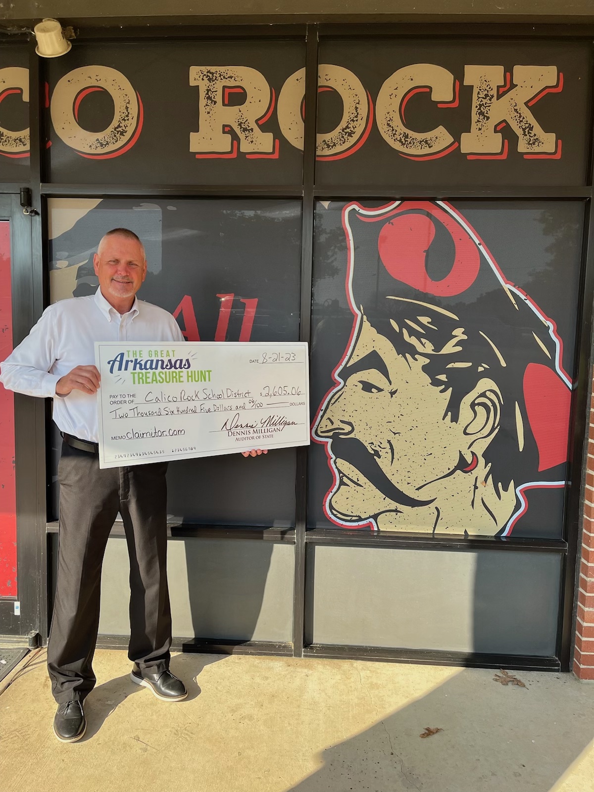 State Auditor Dennis Milligan’s Office Delivers Check to Calico Rock